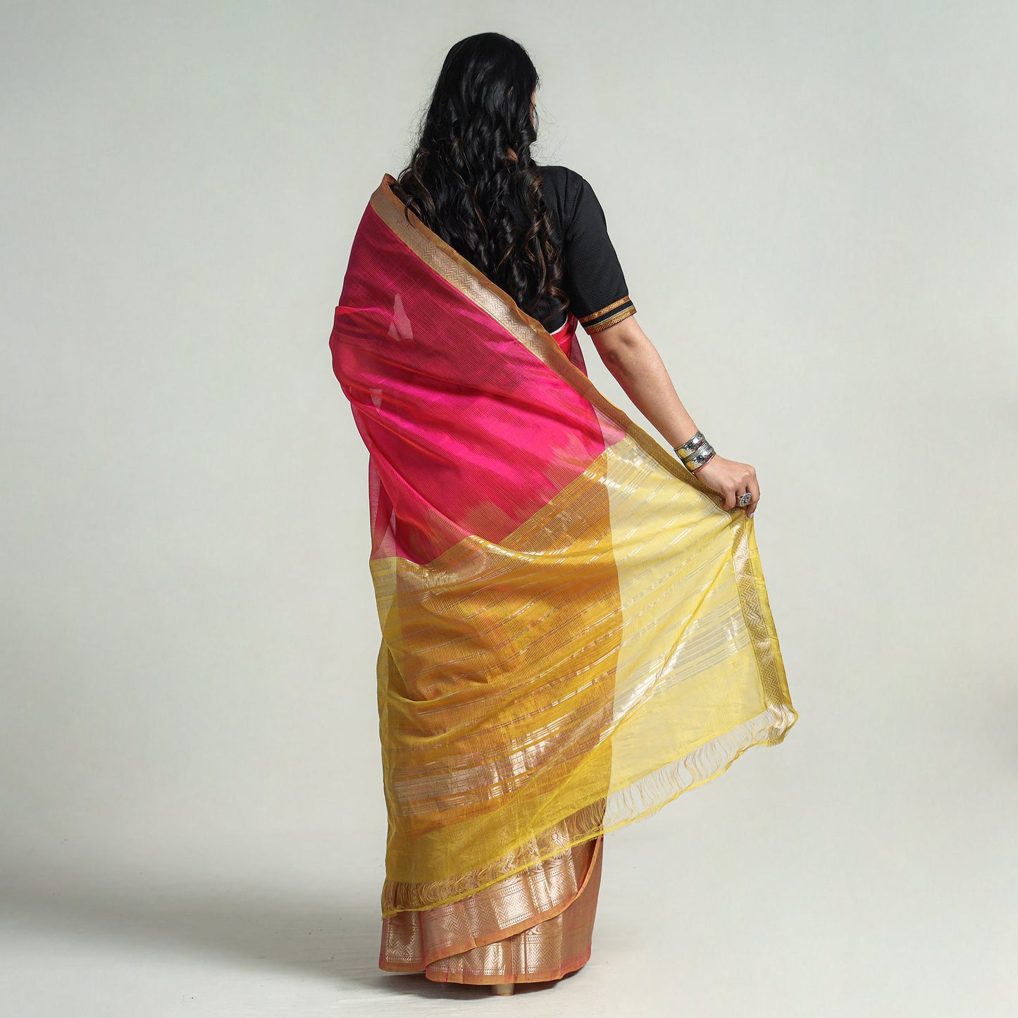 Buy  Mangalagiri Handloom Cotton Saree with Zari Border Online at iTokri.com