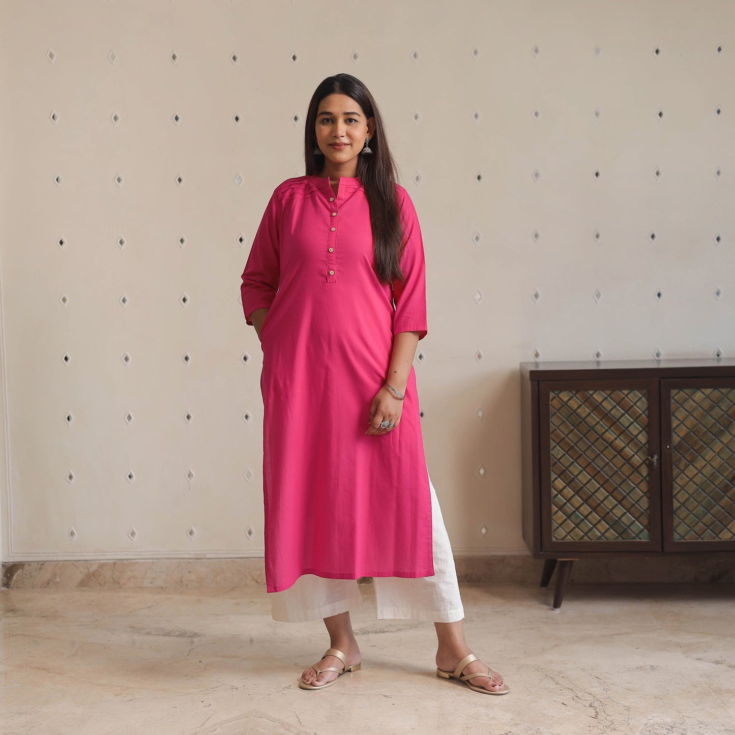  Mulmalai Cotton Plain Dyed Straight Kurta 