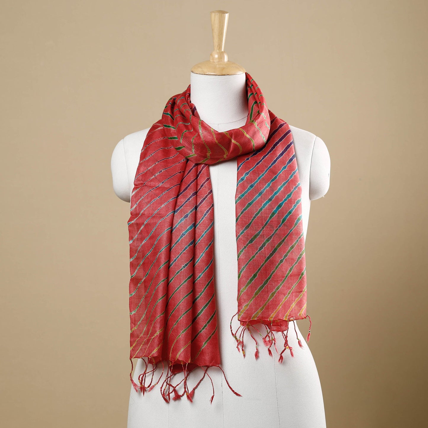 Buy Multicolour Leheriya Tie-Dye Tussar Silk Handloom Stole with Tassels Online at iTokri.com