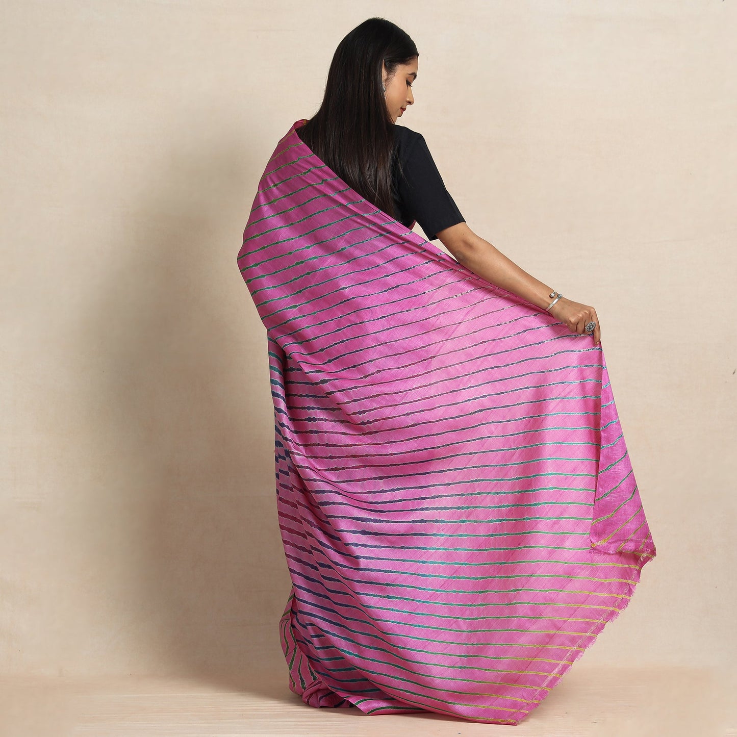 Buy Leheriya Tie-Dye Tussar Silk Handloom Saree Online l iTokri.com