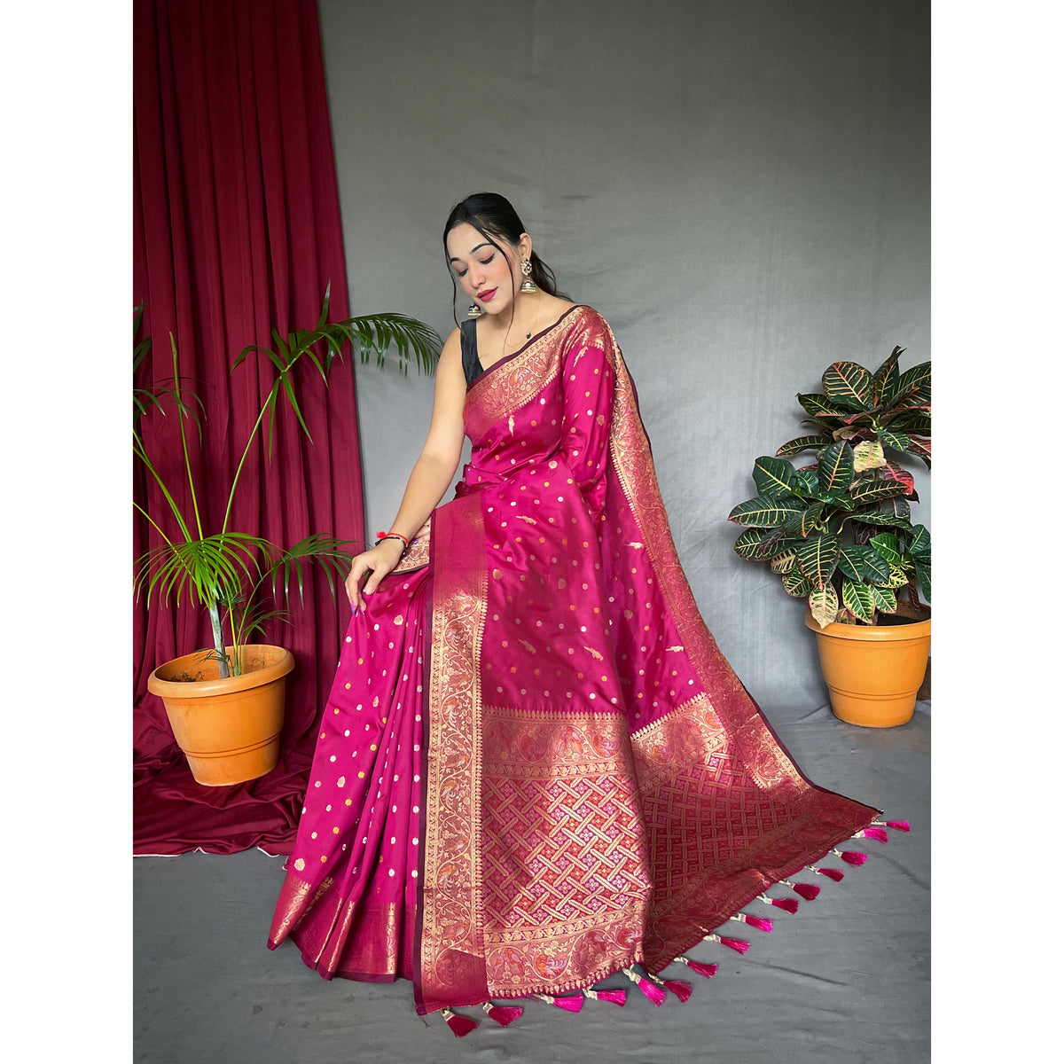 Udaan Pink Soft Silk Handwork Saree