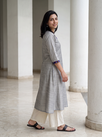 Grey Plain Art Silk Check Facing Kurta, side view, A-line, calf length, deep V, check facing, AI visual of the kurta, iTokri