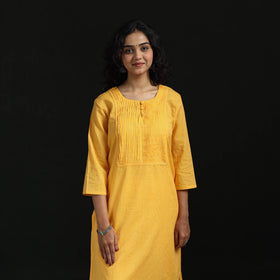 Plain running stitch pintuck straight cotton kurta