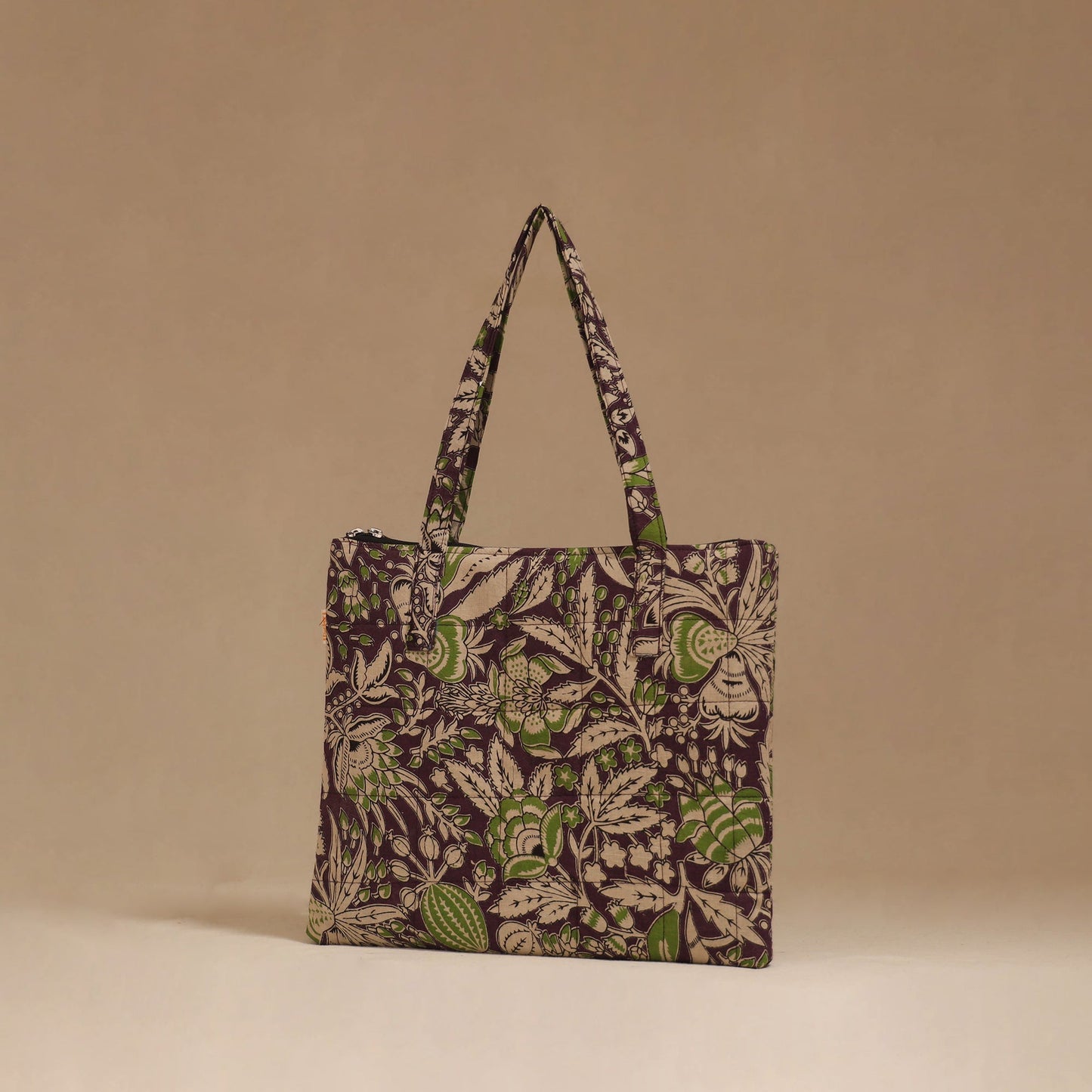 Handcrafted quilted handbag 01