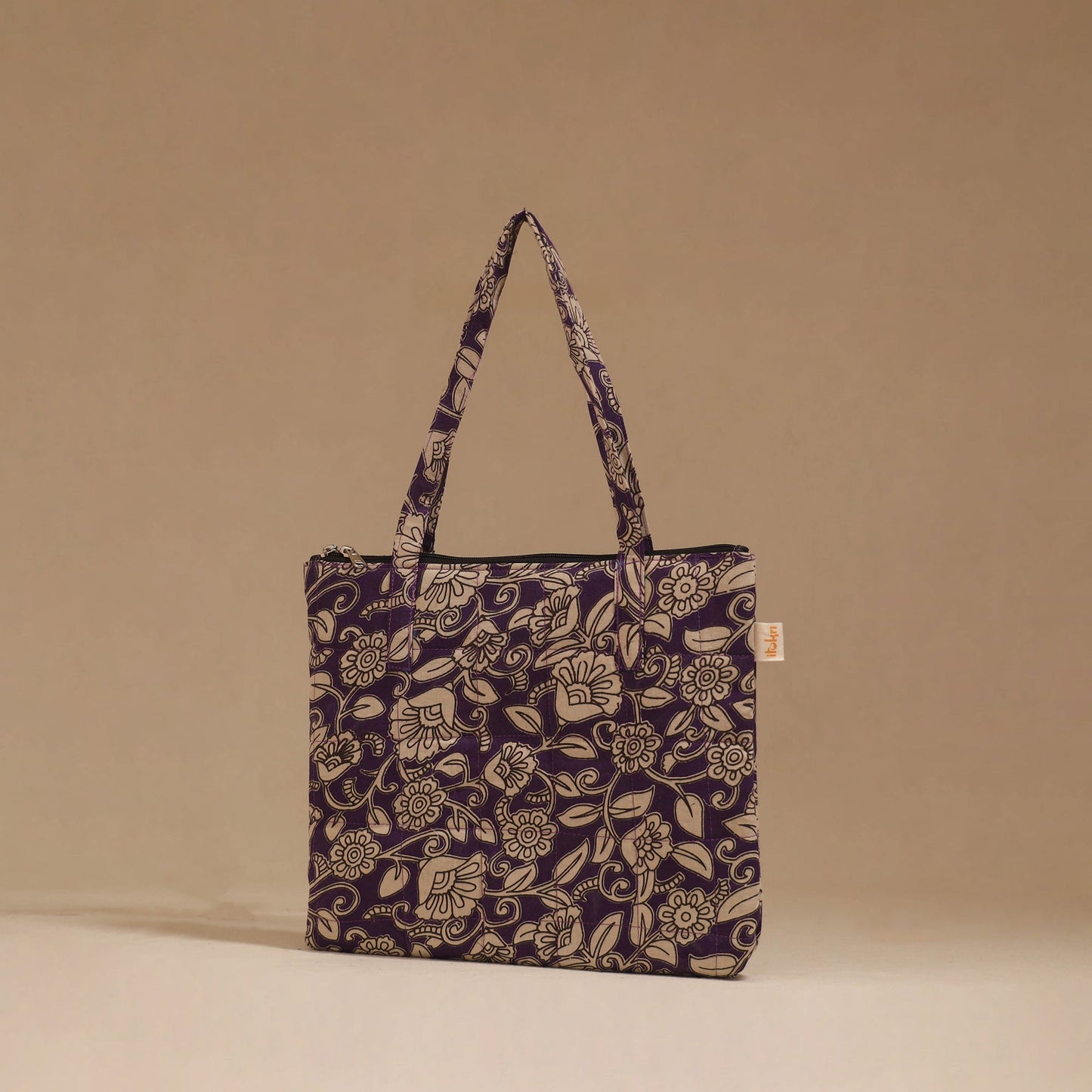 Handcrafted quilted handbag 08