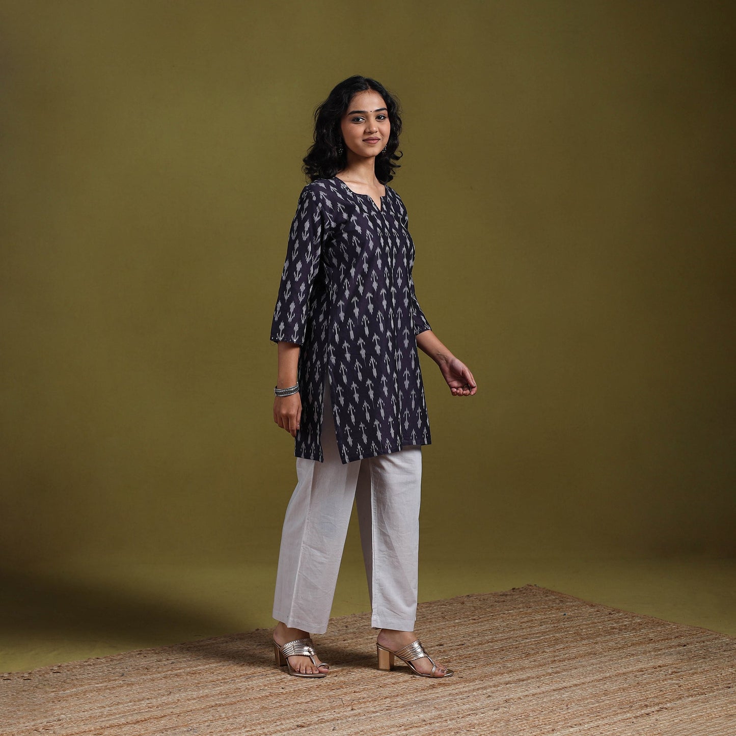 Handloom embroidered mercerised cotton short pochampally