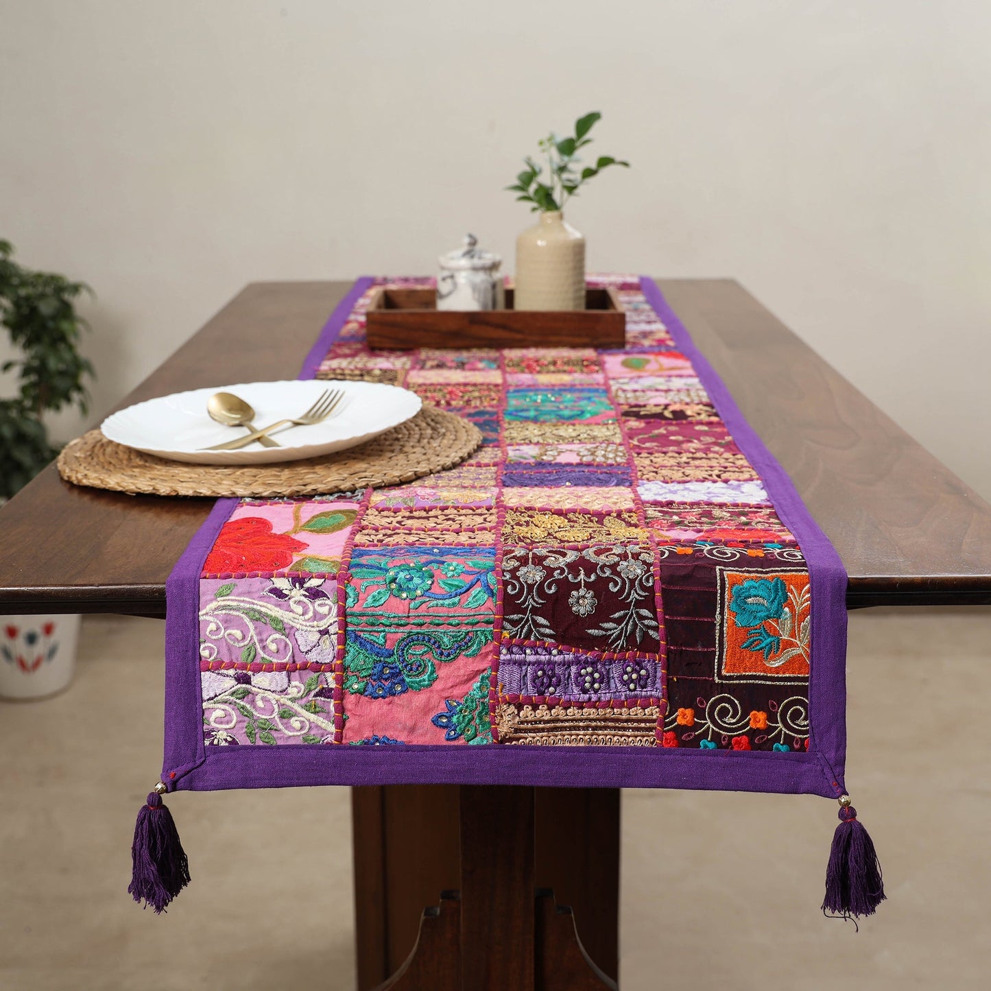 Khambadiya patchwork table runner (71 x 16 in) 02