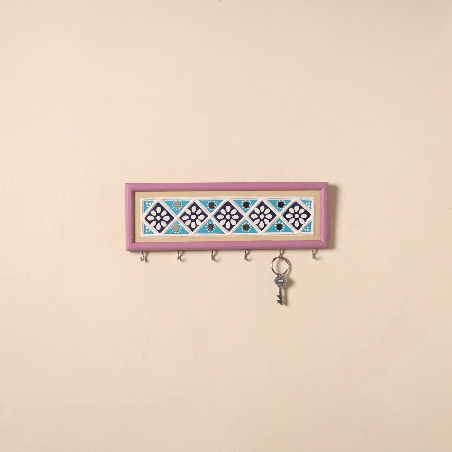 Kutch mud mirror work lippan art key holder (4 x 12 in) 02