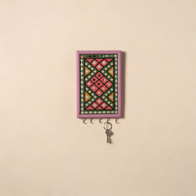 Kutch mud mirror work lippan art key holder (9 x 6 in) 36