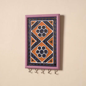 Kutch mud mirror work lippan art key holder (9 x 6 in) 40