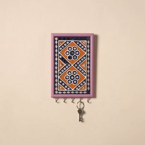 Kutch mud mirror work lippan art key holder (9 x 6 in) 40