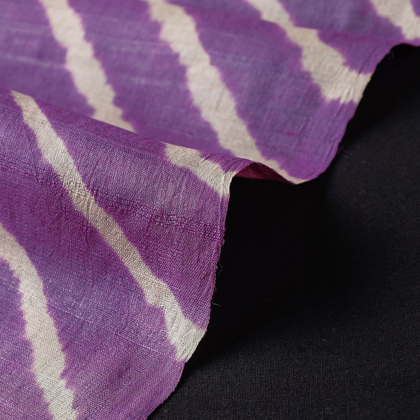 Buy Leheriya Tie-Dye Tussar Silk Handloom Fabric Online l iTokri.com
