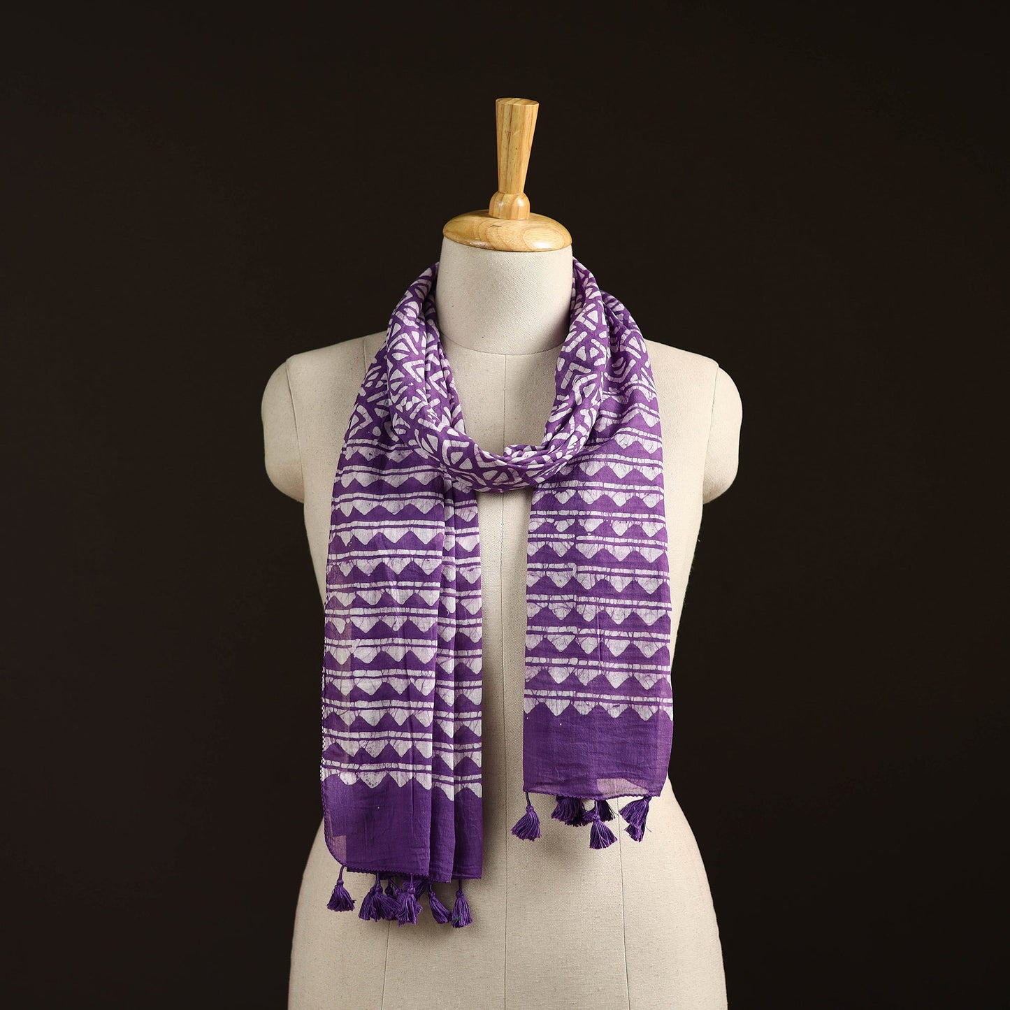 Mul cotton kutch hand batik stole with tassels 04