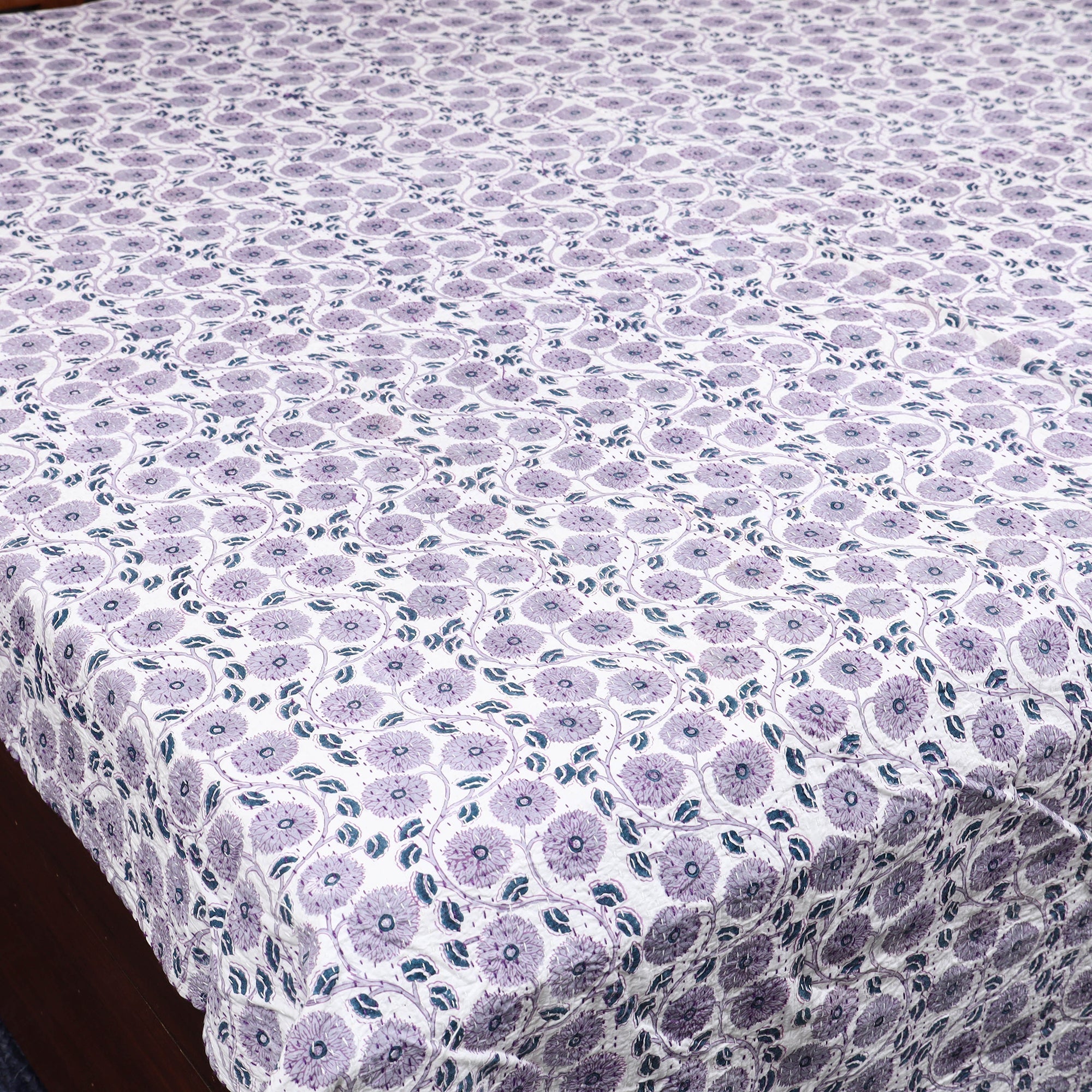 Tagai work hand sanganeri double bed sheet (108 x 90 in) 01