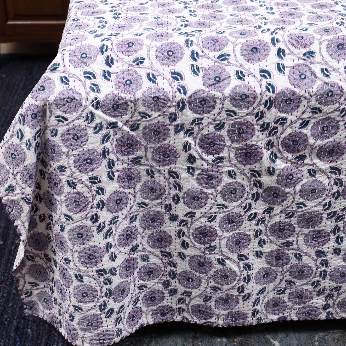 Tagai work hand sanganeri double bed sheet (108 x 90 in) 01