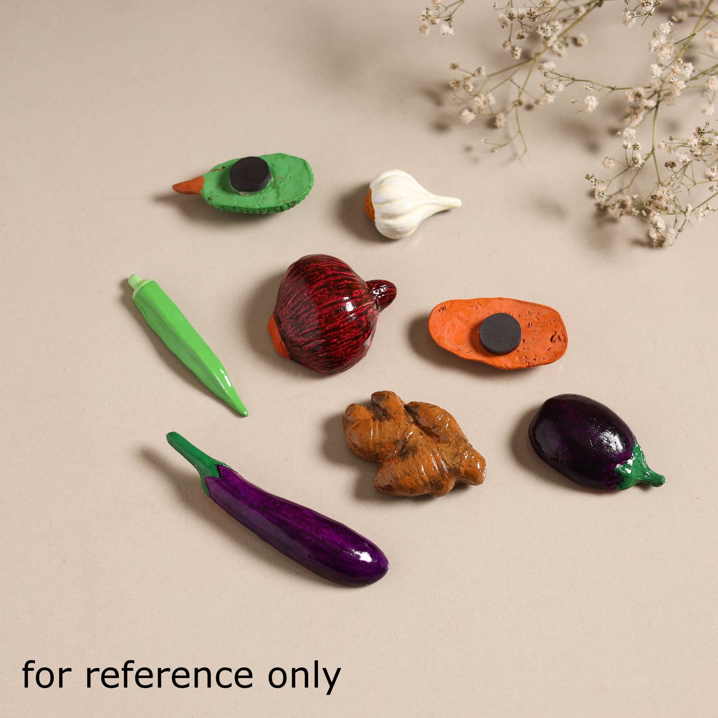 Green chilli - handpainted terracotta magnet 01