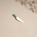 Radish - handpainted terracotta magnet 05 - handcrafted