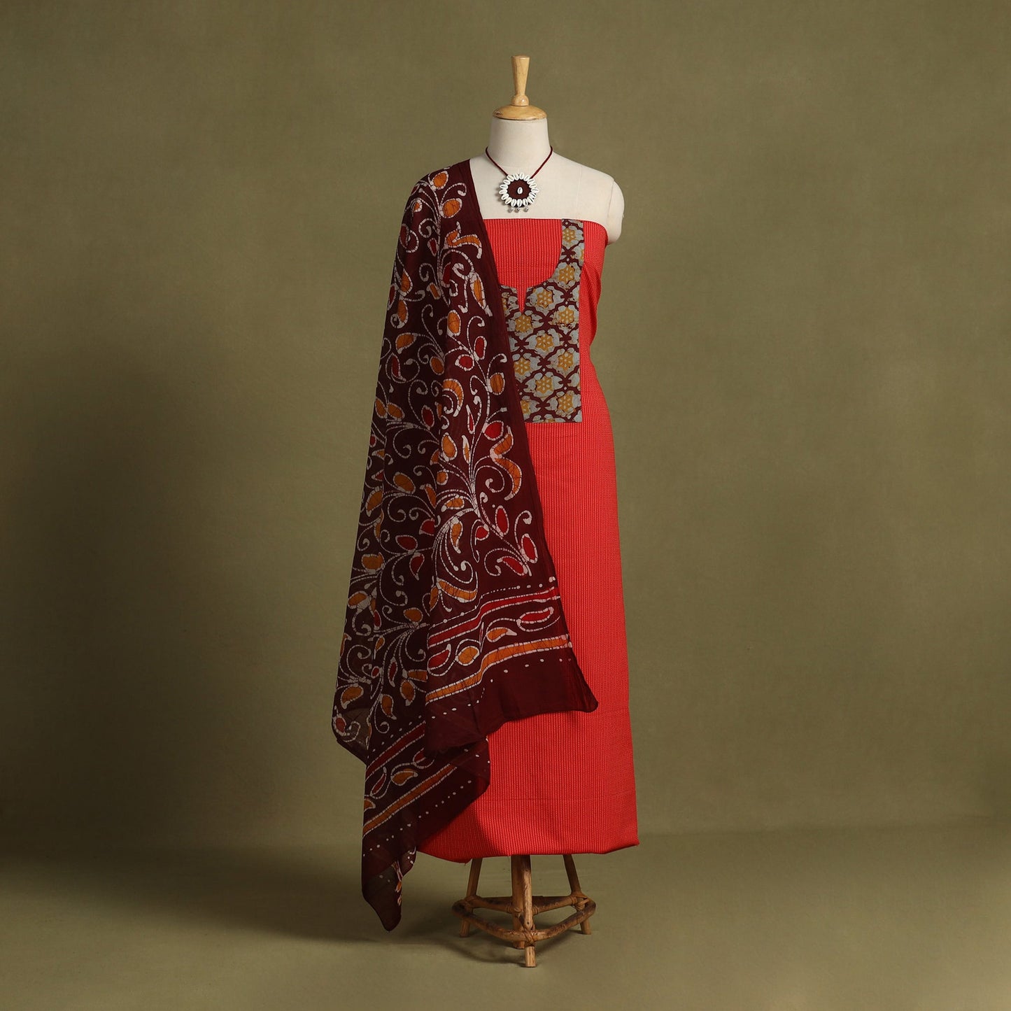 Red 2pc Unstitched Plain Dress Material with Jewellery Set