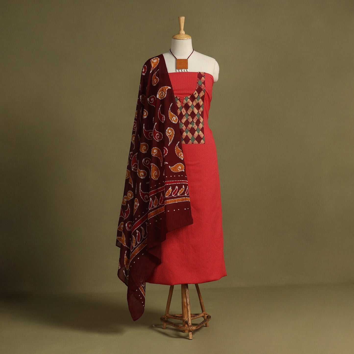 Red 2pc Unstitched Plain Dress Material with Jewellery Set