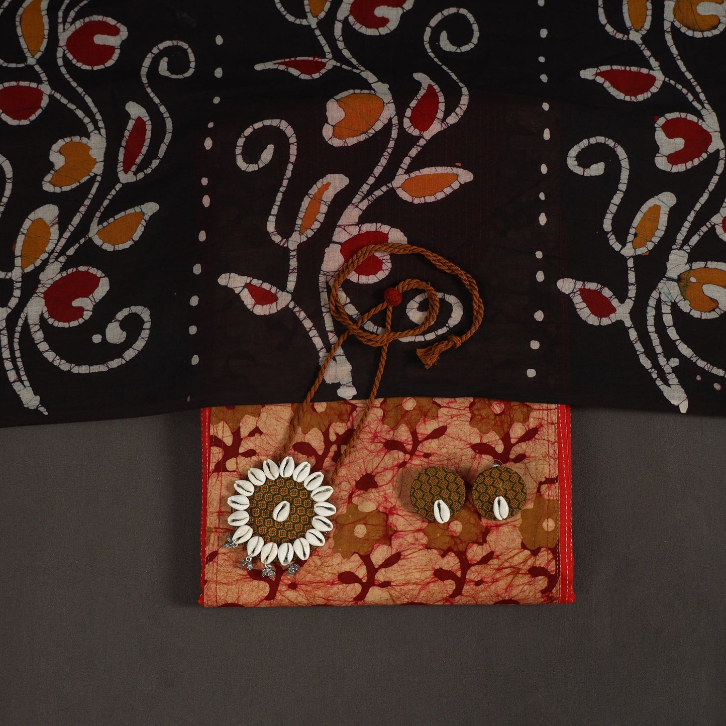 Red 2pc Unstitched Plain Dress Material with Jewellery Set