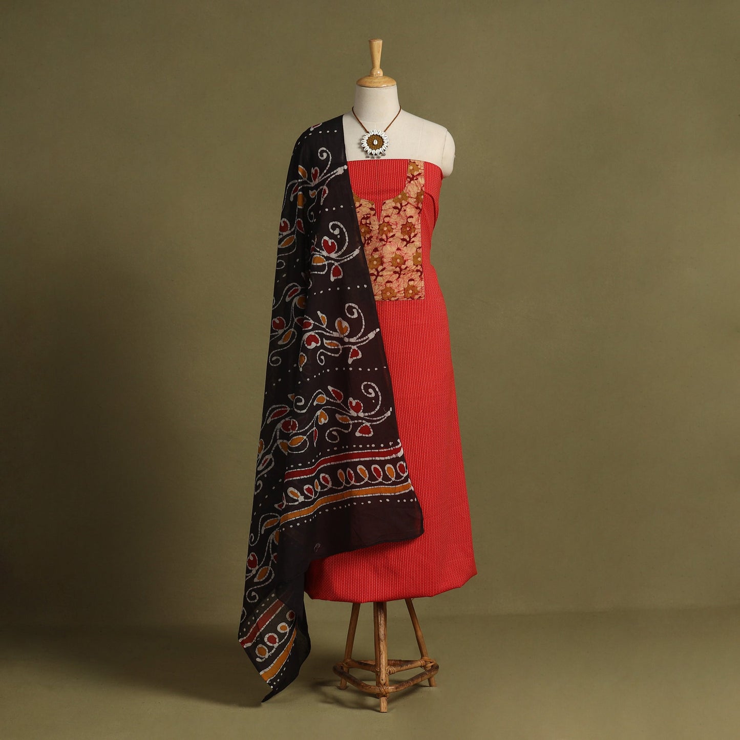 Red 2pc Unstitched Plain Dress Material with Jewellery Set