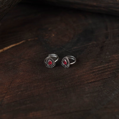 Red - antique silver finish oxidised toe rings (adjustable)