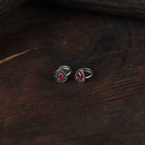 Red - antique silver finish oxidised toe rings (adjustable)