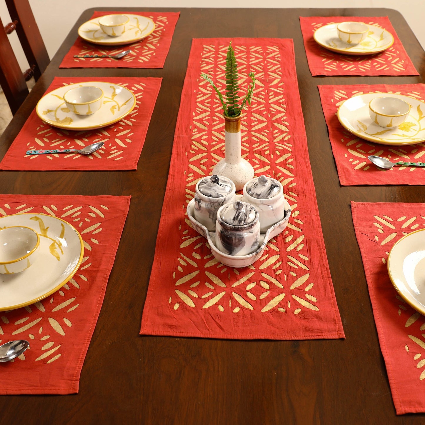 Red Applique Cotton Table Runner with Table Mat Set