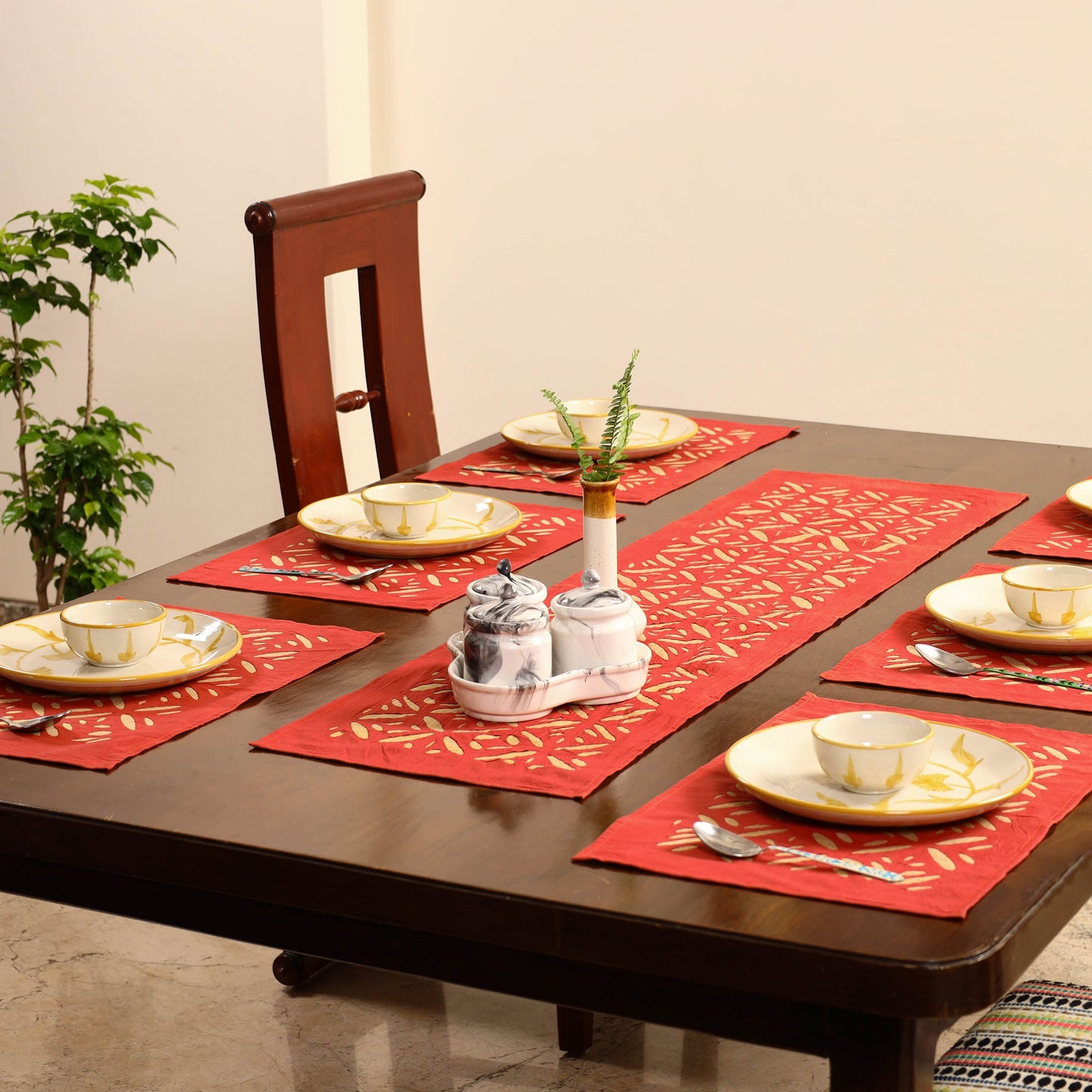 Red Applique Cotton Table Runner with Table Mat Set