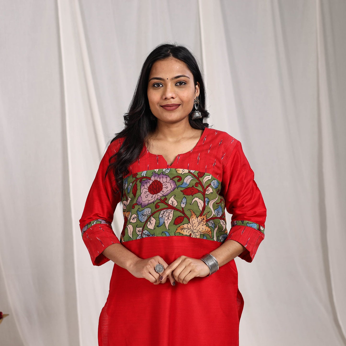 Red Ayaat Slub Silk Straight Plain Kurta with Patchwork for Women