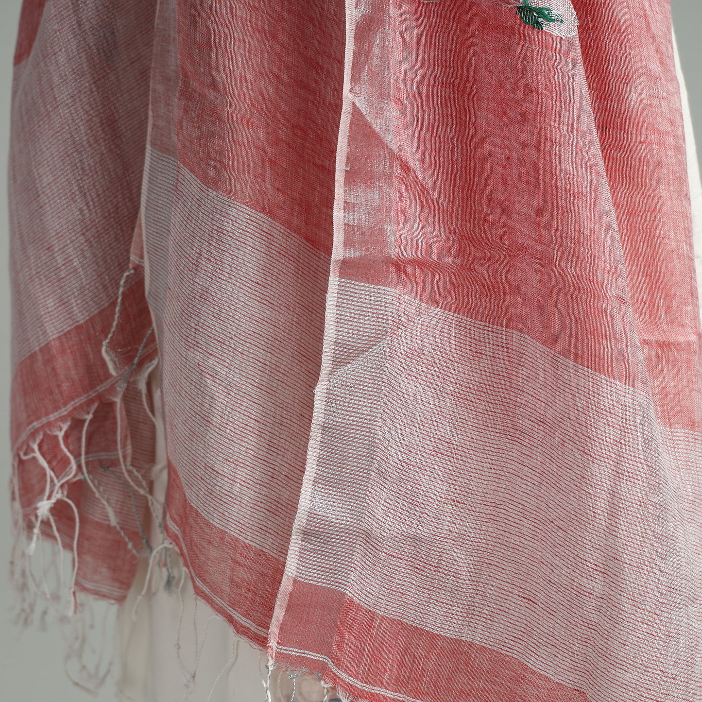 Red - bengal jamdani handloom linen dupatta with tassels 12