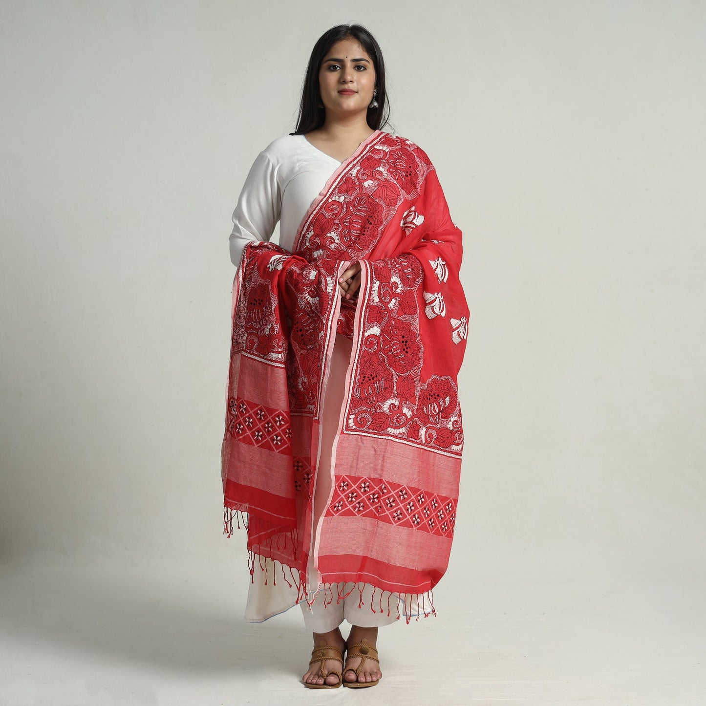  Bengal Kantha Embroidery Cotton Handloom Dupatta 115 Online at iTokri.com
