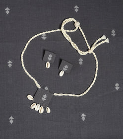 Red Bengali Tant Saree with Matching Jewellery & Blouse