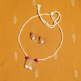 Red Bengali Tant Saree with Matching Jewellery & Blouse