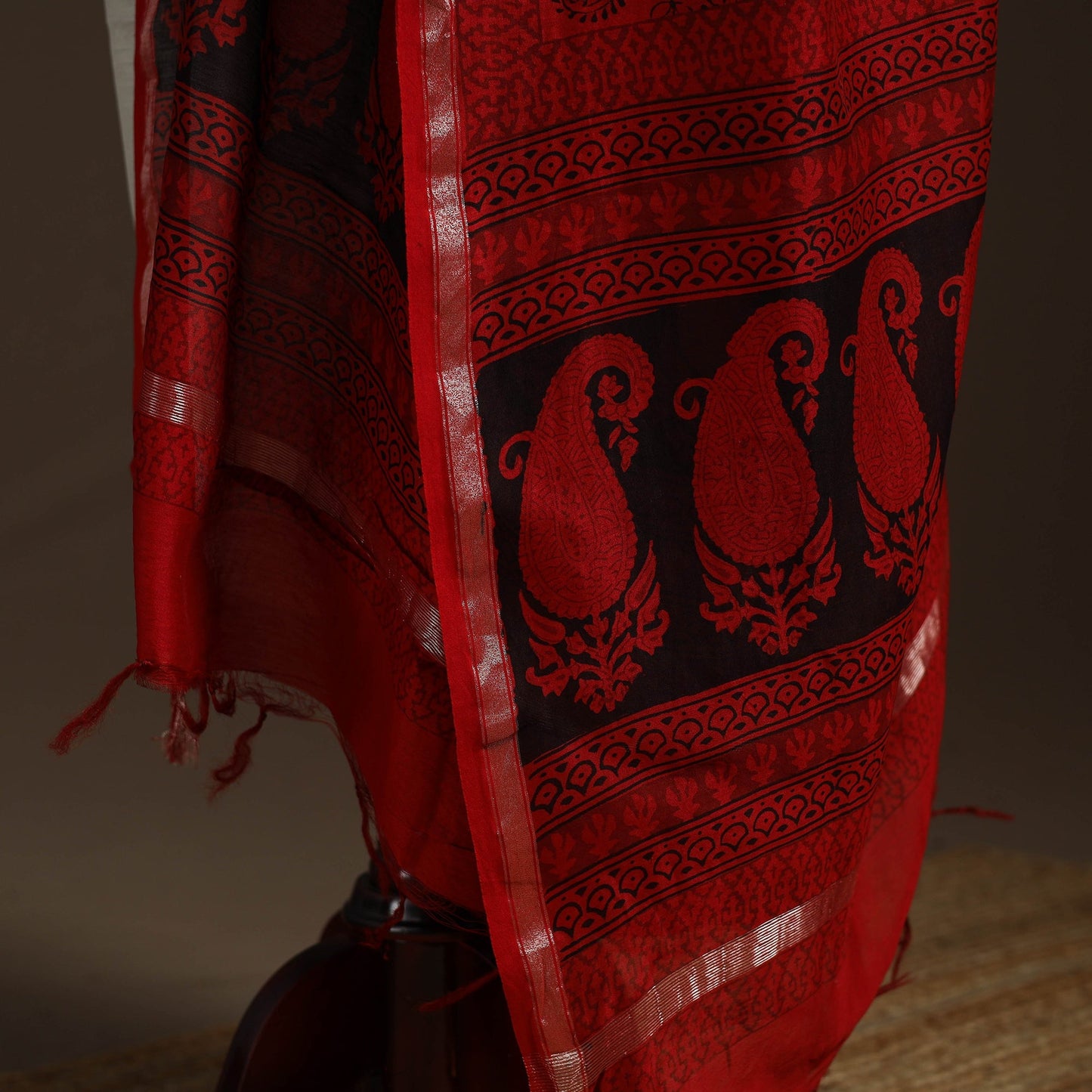 Chanderi silk bagh natural dyed dupatta with zari border 02