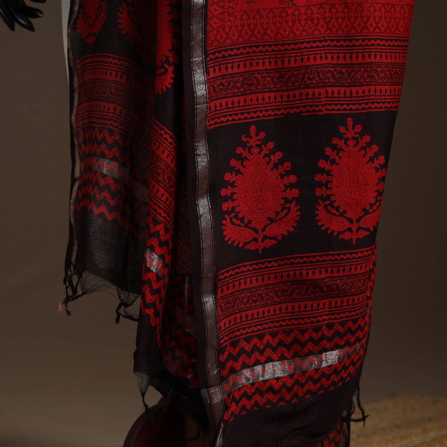 Chanderi silk bagh natural dyed dupatta with zari border 04