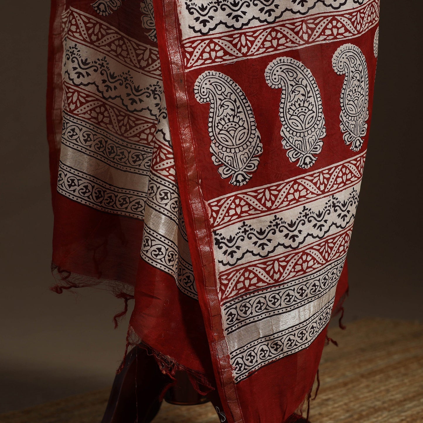 Chanderi silk bagh natural dyed dupatta with zari border 09