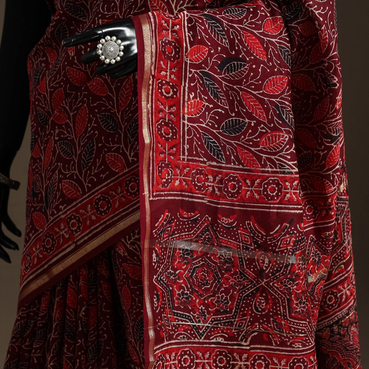 Chanderi silk hand bagru saree with zari border 10