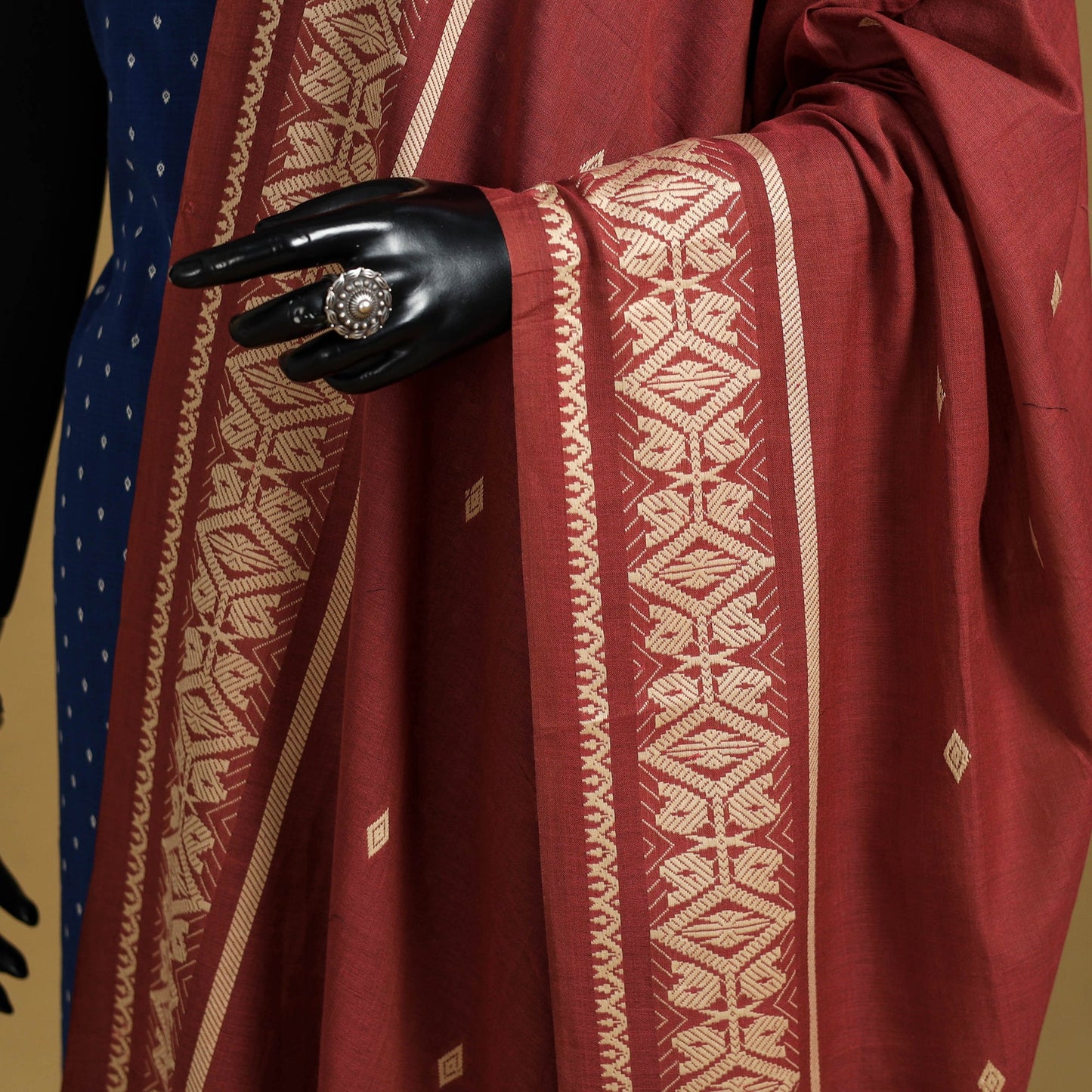 Red - cotton buti jacquard dupatta with thread border 02