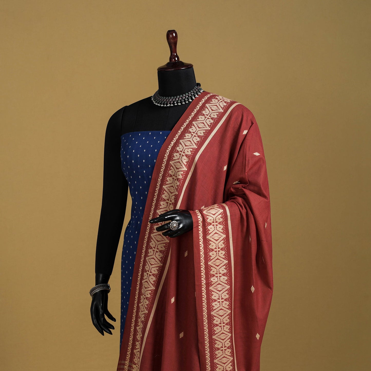 Red - cotton buti jacquard dupatta with thread border 02