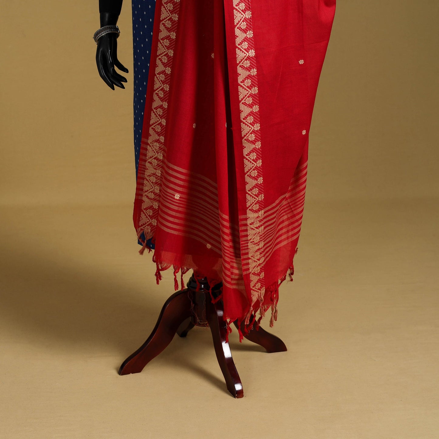 Red - cotton buti jacquard dupatta with thread border 09