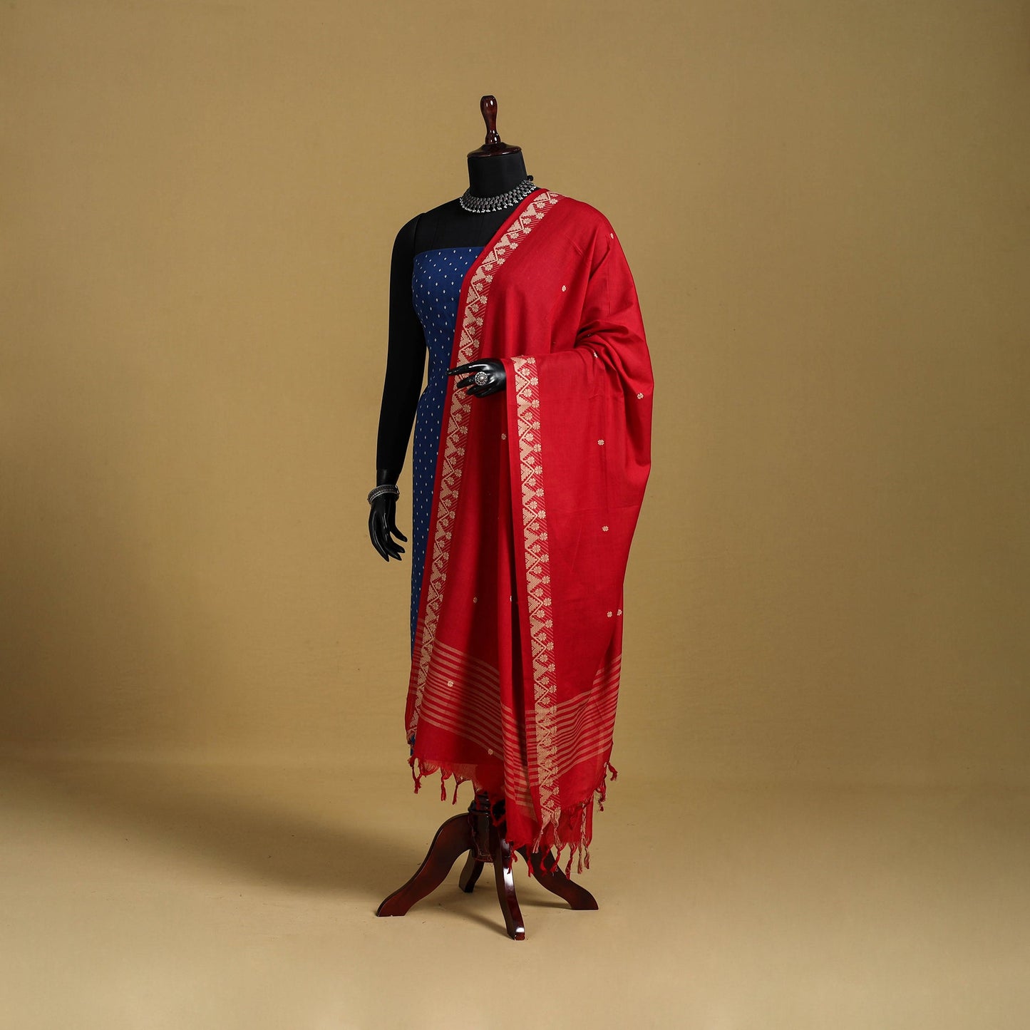 Red - cotton buti jacquard dupatta with thread border 09