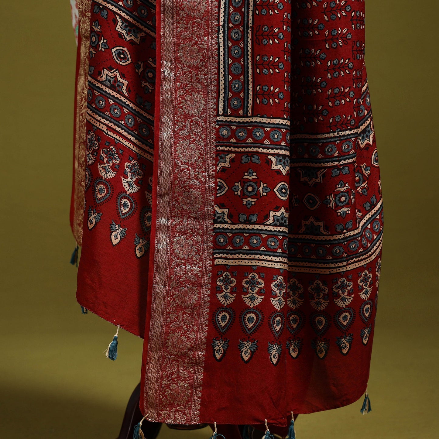 Hand natural dyed dola silk zari border dupatta