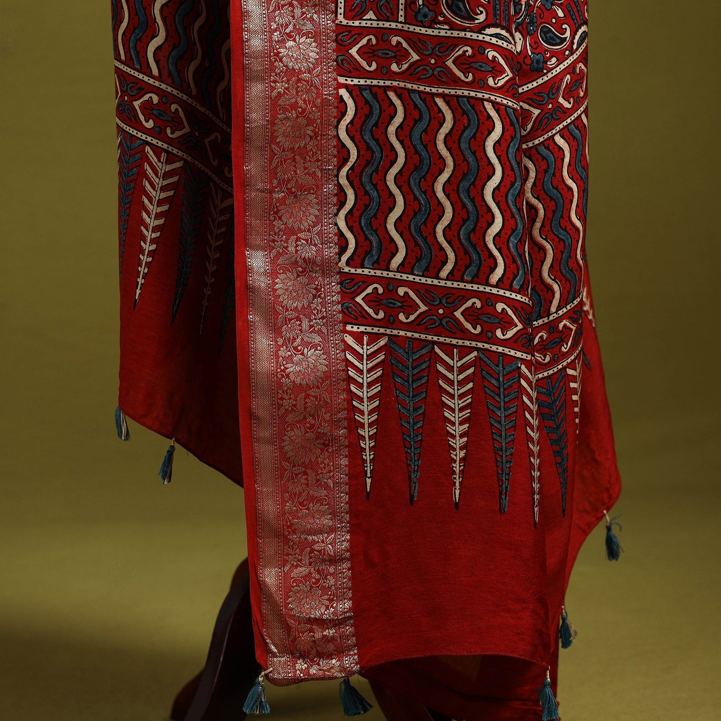 Hand natural dyed dola silk zari border dupatta