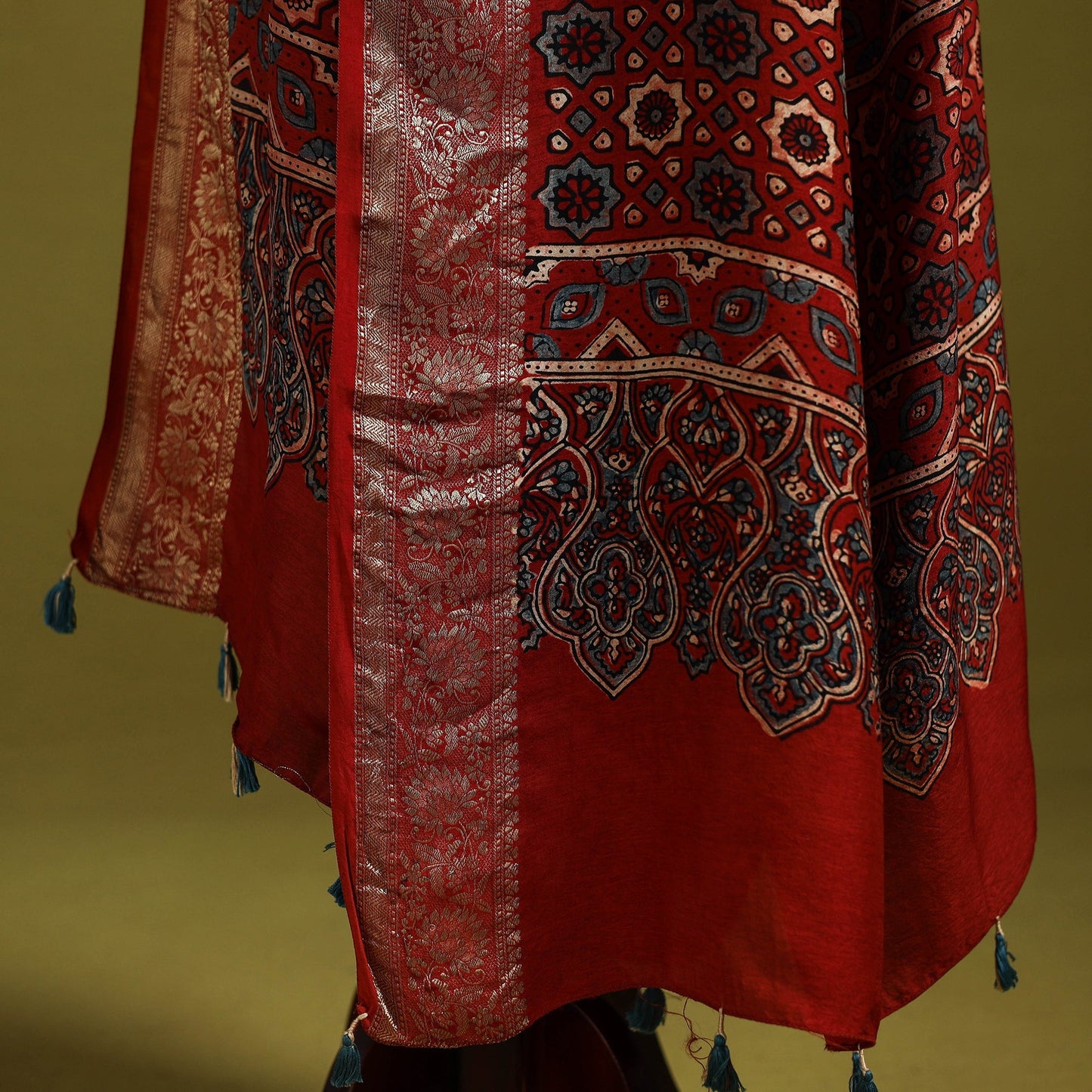 Hand natural dyed dola silk zari border dupatta