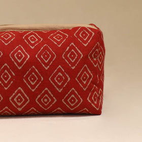 Handcrafted fabric toiletry bag 09