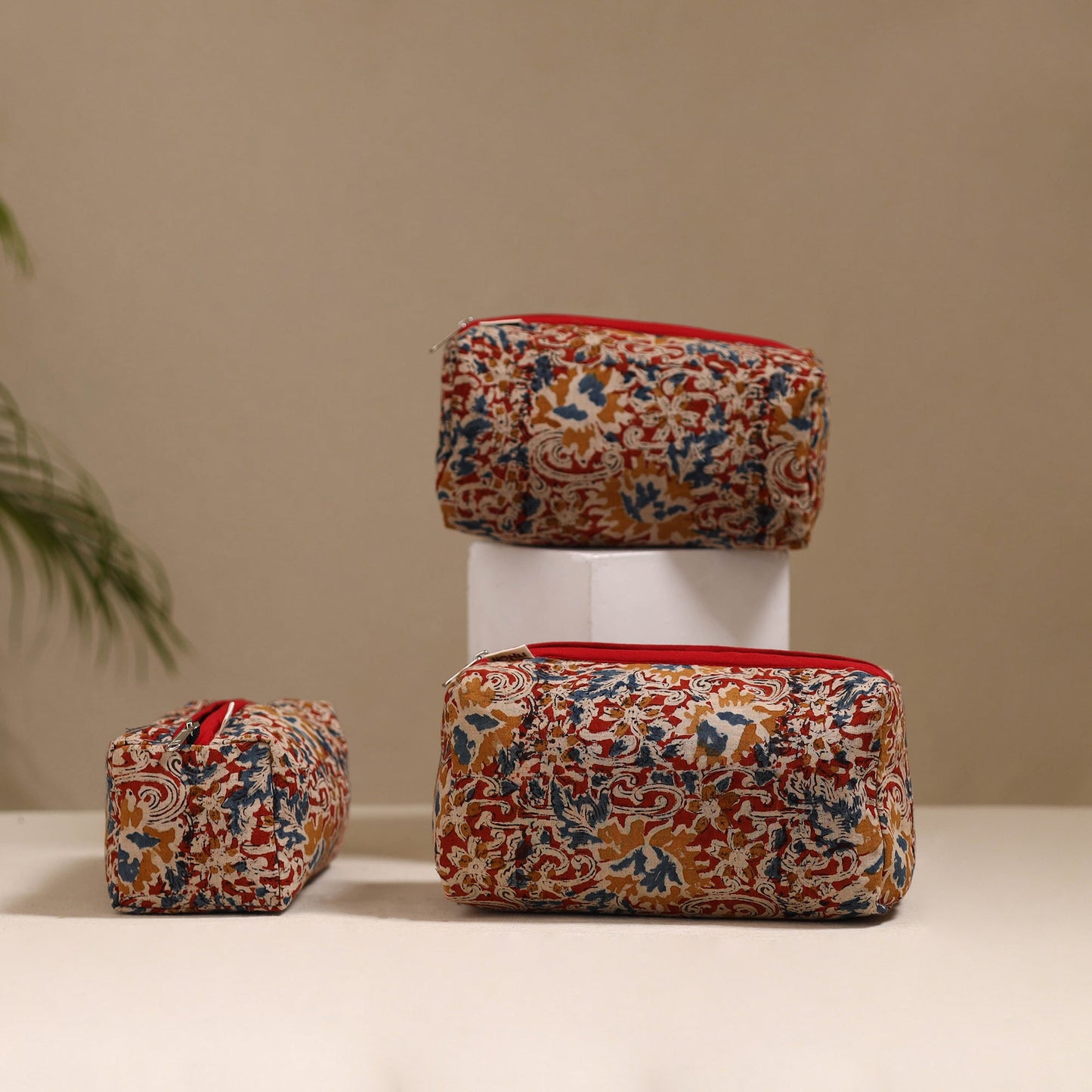 Handcrafted fabric toiletry bags (set of 3) 17