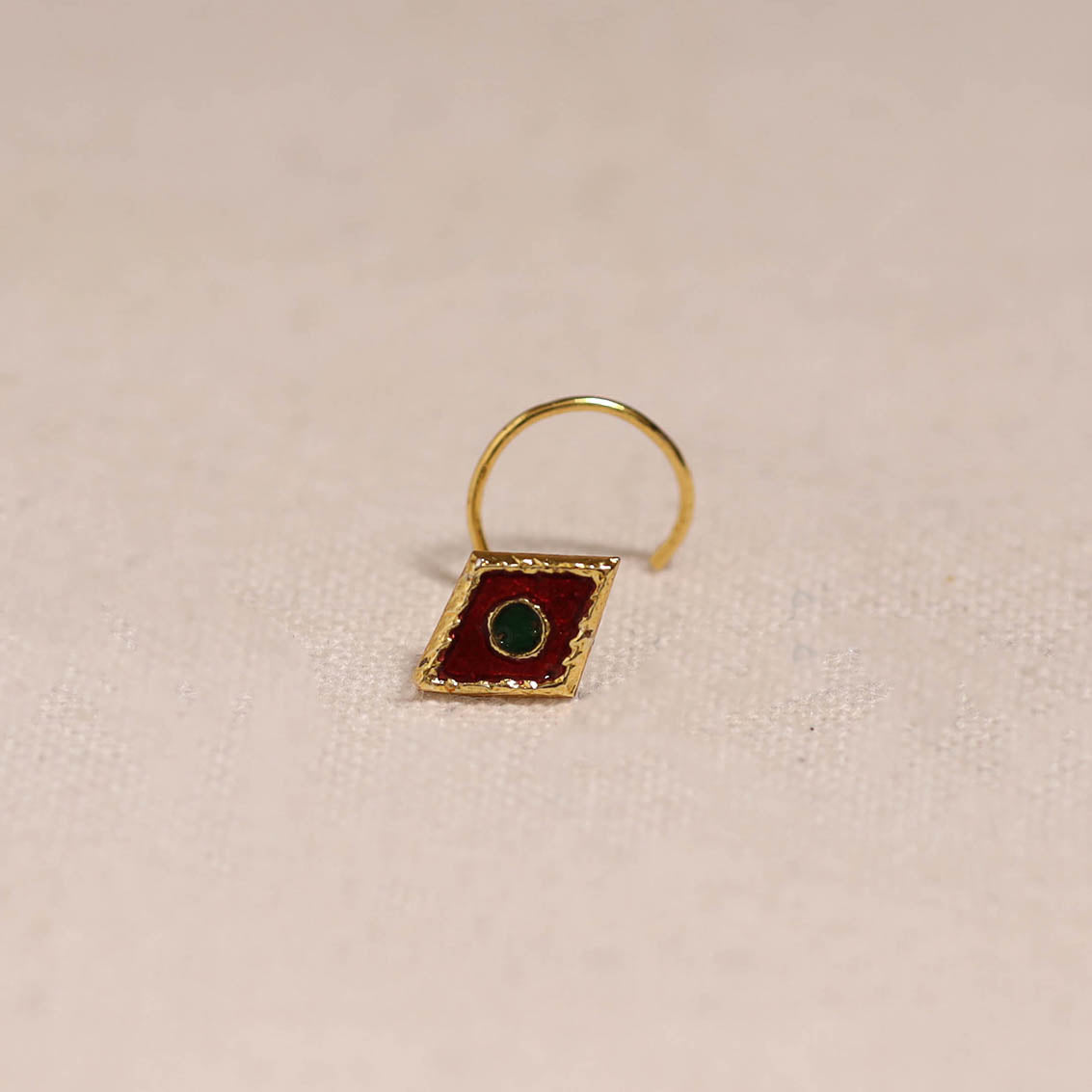 Handcrafted paka meenakari nosepin 183