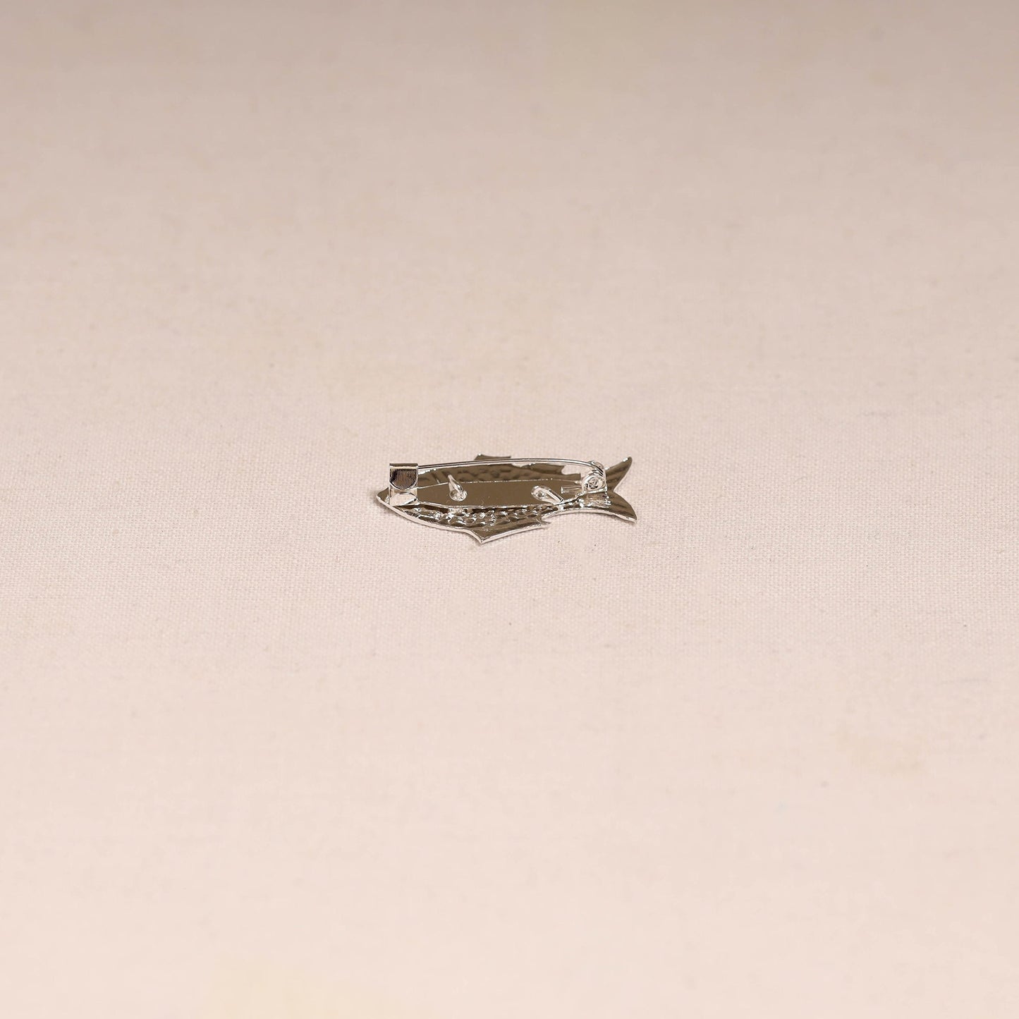 Handcrafted paka meenakari saree pin 208