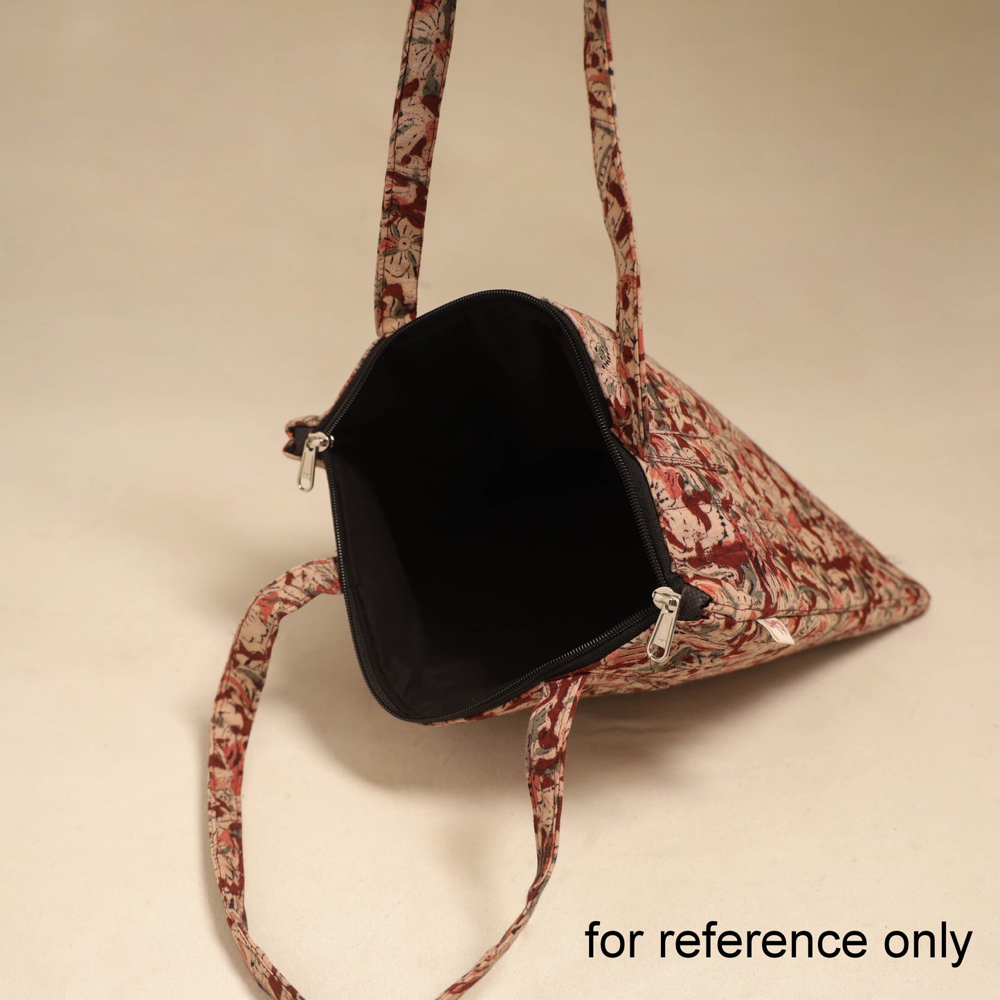 Handcrafted quilted handbag 02